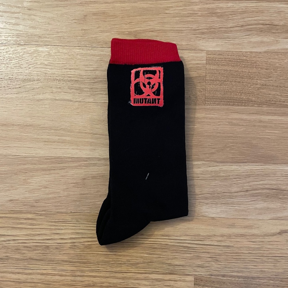 Mutant Born Hardcore Crew Length Gym Black Red Socks Size L